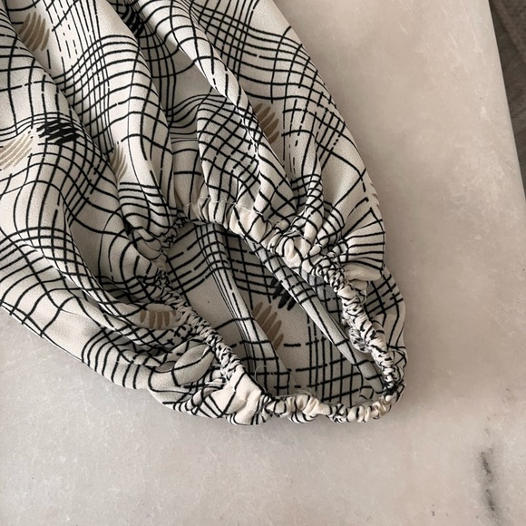 Max Studio Long Sleeves Ruffle Details Printed Blouse Top Sz Medium Beige - Picture 6 of 10